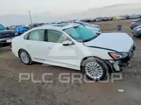 2016 Volkswagen Passat photo