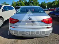 2016 Volkswagen Passat photo