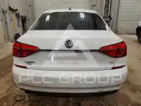 2016 Volkswagen Passat photo
