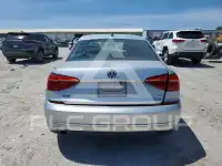 2016 Volkswagen Passat photo