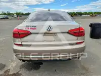 2016 Volkswagen Passat photo