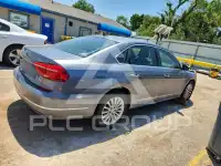 2016 Volkswagen Passat photo