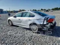 2016 Volkswagen Passat photo