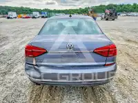 2016 Volkswagen Passat photo