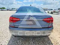 2016 Volkswagen Passat photo