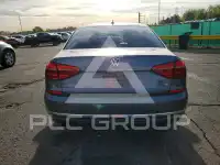 2016 Volkswagen Passat photo