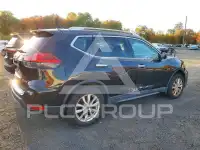 2017 Nissan ROGUE photo