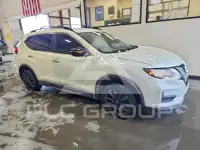 2017 Nissan ROGUE photo