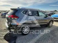 2017 Nissan ROGUE photo
