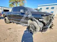 2017 Nissan TITAN фото