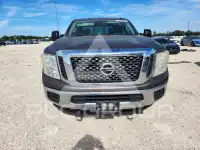 2017 Nissan TITAN фото