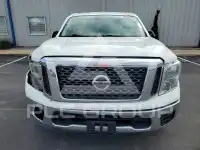 2017 Nissan TITAN фото
