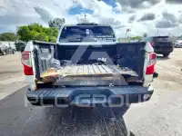 2017 Nissan TITAN фото