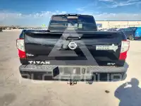 2017 Nissan TITAN фото