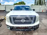 2017 Nissan TITAN фото