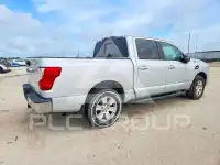 2017 Nissan TITAN photo