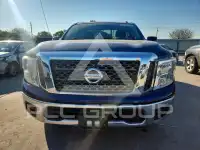 2017 Nissan TITAN фото