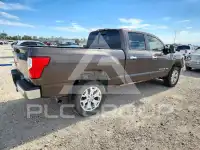 2017 Nissan TITAN фото