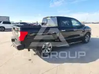 2017 Nissan TITAN фото