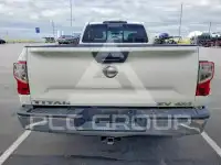 2017 Nissan TITAN фото