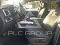 2017 Nissan TITAN фото