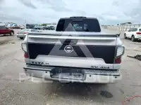 2017 Nissan TITAN фото