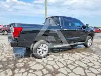 2017 Nissan TITAN фото