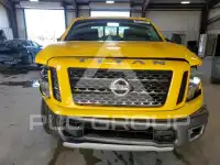 2017 Nissan TITAN фото