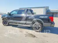 2017 Nissan TITAN фото