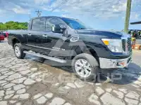 2017 Nissan TITAN фото