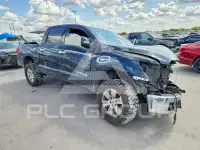 2017 Nissan TITAN фото