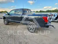 2017 Nissan TITAN фото
