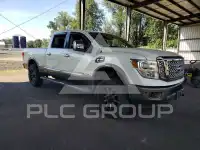 2017 Nissan TITAN фото