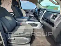 2017 Nissan TITAN фото
