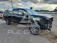 2017 Nissan TITAN фото