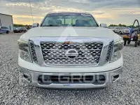 2017 Nissan TITAN фото