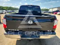 2017 Nissan TITAN фото