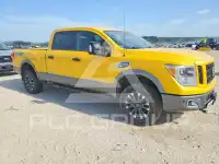 2017 Nissan TITAN фото