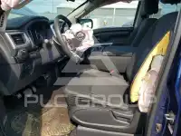 2017 Nissan TITAN фото