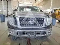 2017 Nissan TITAN фото