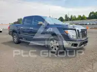 2017 Nissan TITAN фото