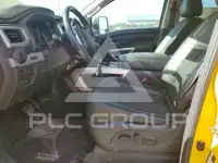 2017 Nissan TITAN фото