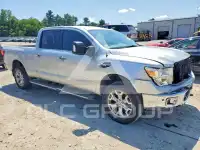 2017 Nissan TITAN фото
