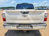 2017 Nissan TITAN фото