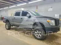 2017 Nissan TITAN фото