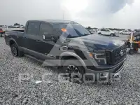 2017 Nissan TITAN фото