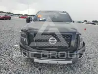 2017 Nissan TITAN фото