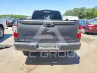 2017 Nissan TITAN фото