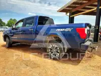 2017 Nissan TITAN фото