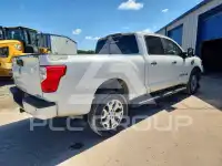2017 Nissan TITAN photo